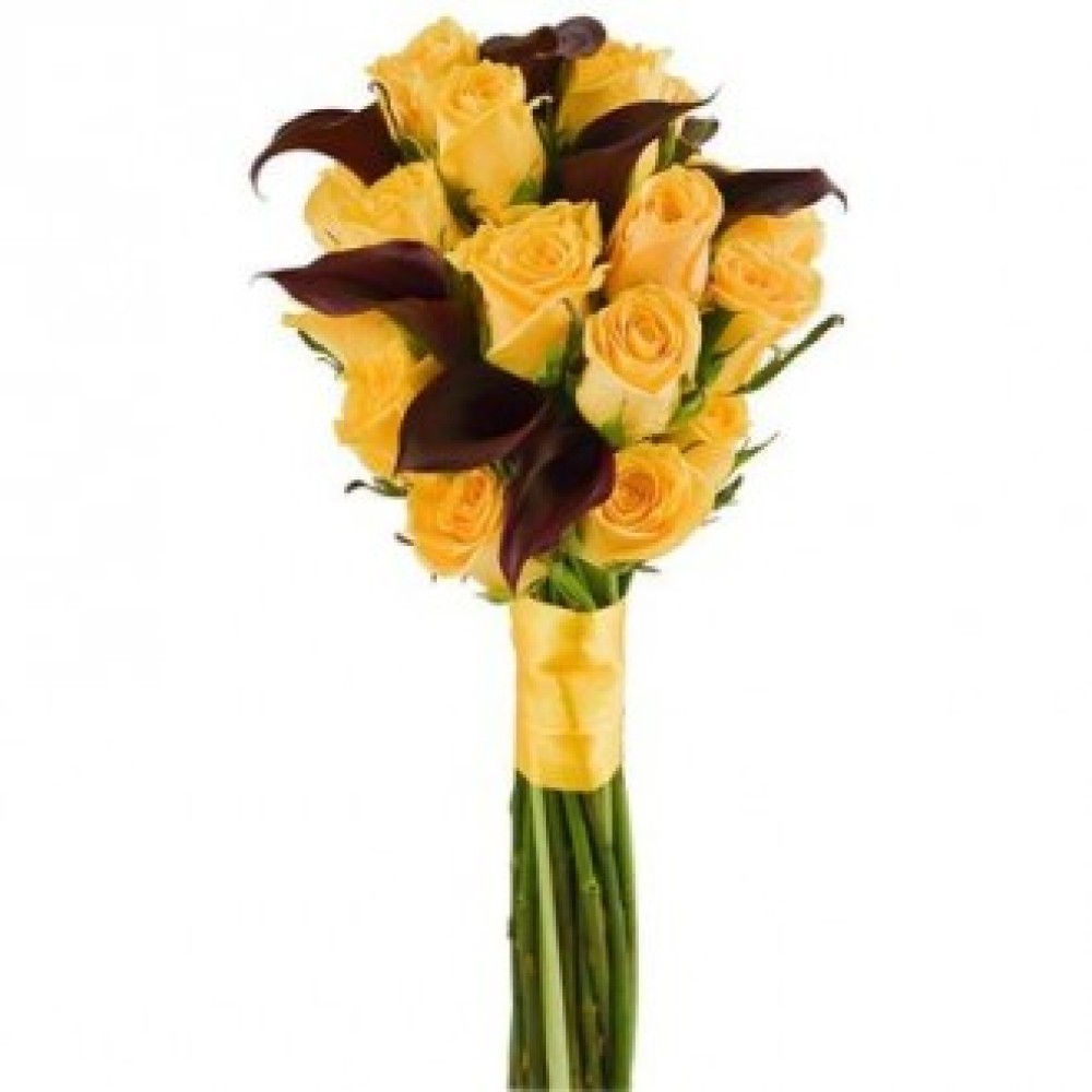 Bouquet of yellow roses and dark callas